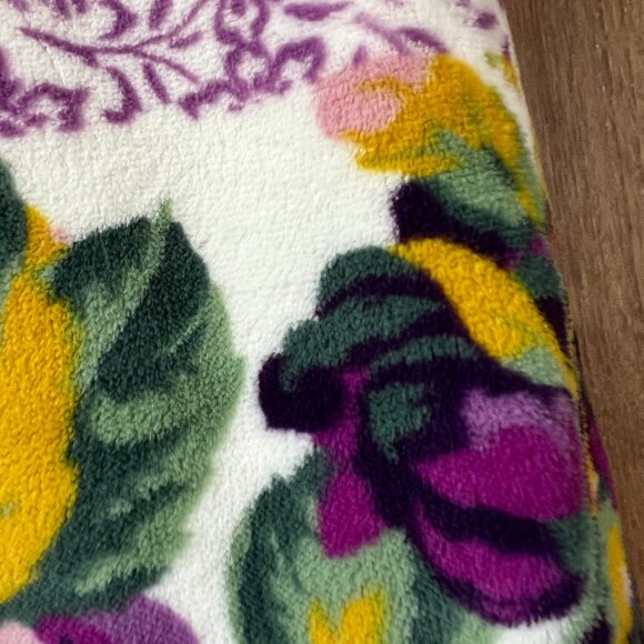 NEW Laura Ashley Cottage Floral Oversized Plush Throw - Picture 4 of 9